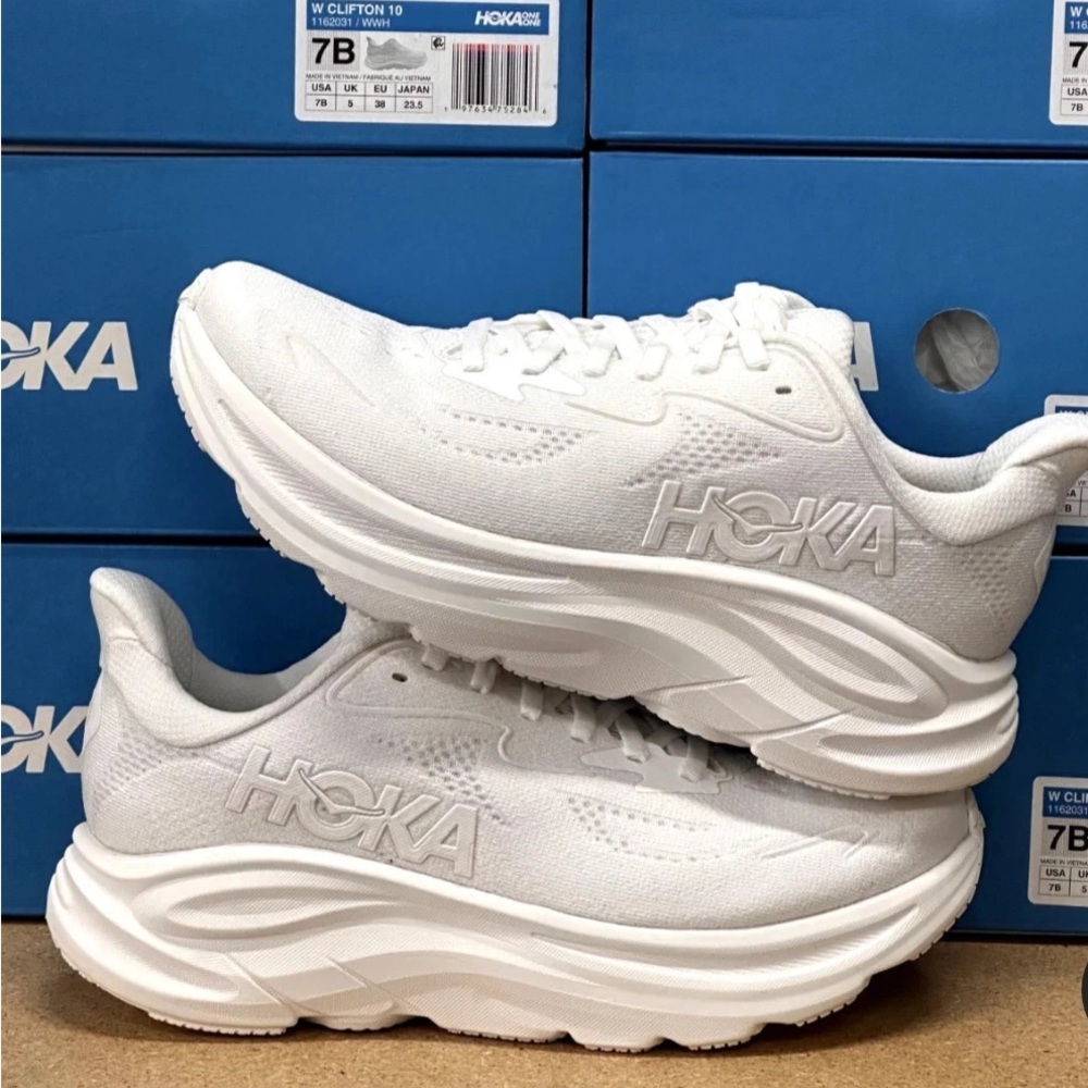 Hoka Women’s Clifton 10 white size 10